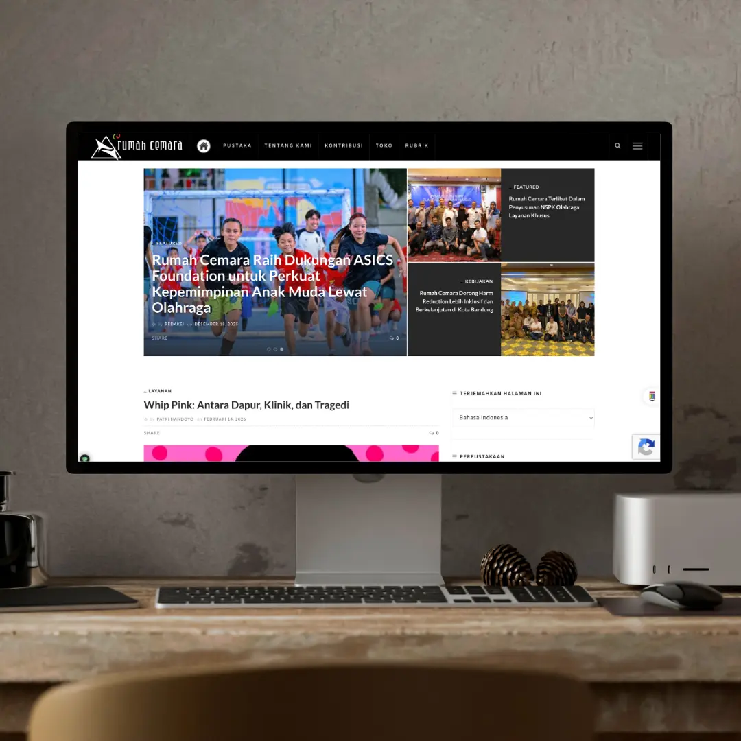 Homepage rumahcemara.or.id ditampilkan dalam mockup layar desktop